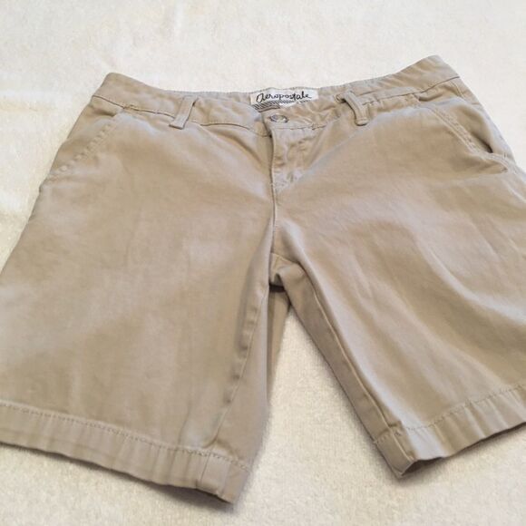Aeropostale size 8 khaki tan 7/8 button front shorts 2 front pockets - Picture 1 of 5